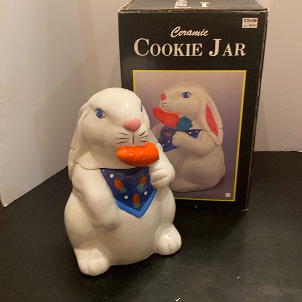 VTG 90’s rabbit Easter bunny ceramic cookie jar w/ box